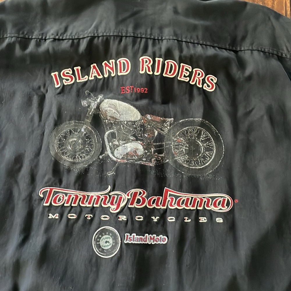 Mens Tommy Bahama Camp shirt. Size Large motorcycle theme